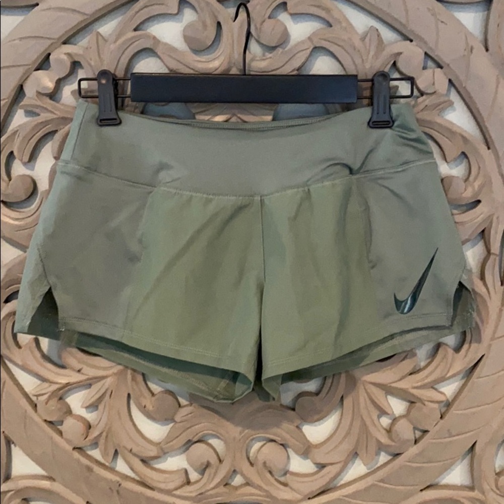 NIKE DRI-FIT Small lined athletic shorts